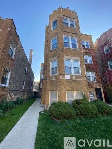 Chicago Apartment: 6121 N Fairfield Ave