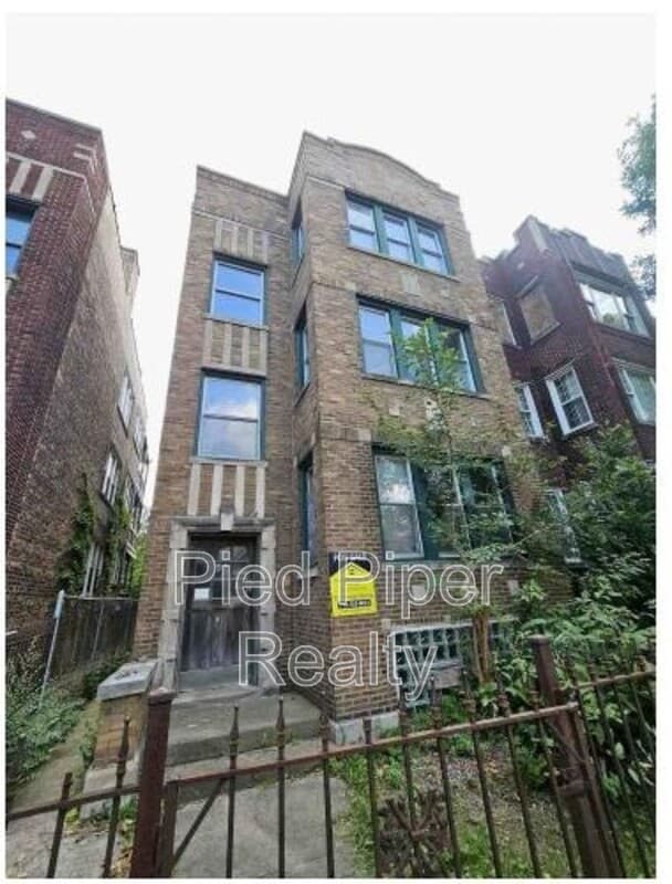 Chicago House: 7825 South Yates Avenue - 3