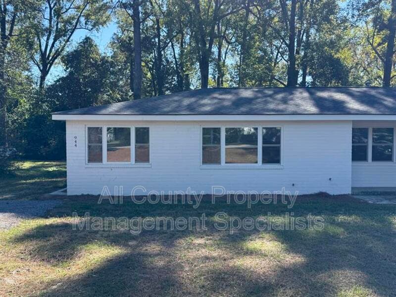 Orangeburg House: 944 Park St