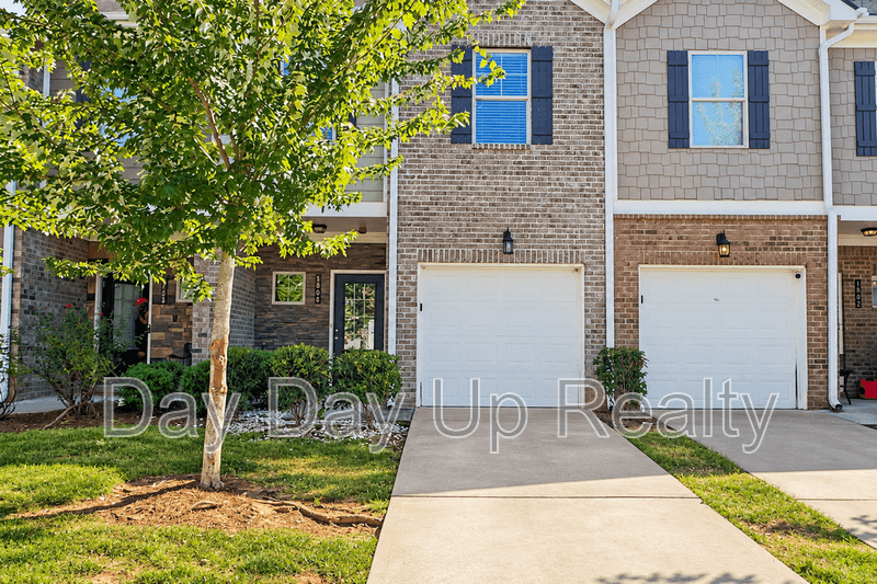 Jonesboro House: 1800 Old Dogwood