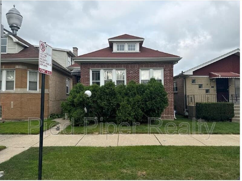Chicago House: 7936 South La Salle Street - 1