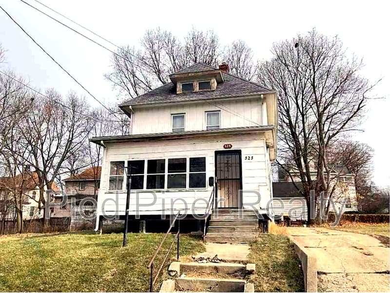 Freeport House: 525 S State Ave