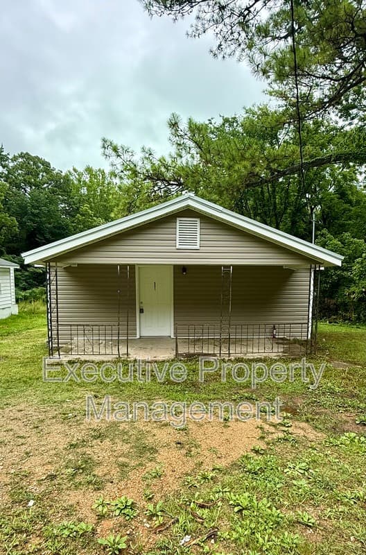 Bessemer House: 531 West Lake Drive