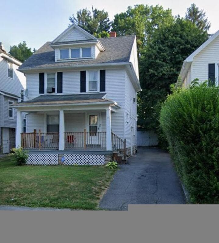 Rochester House: 36 Spruce Ave