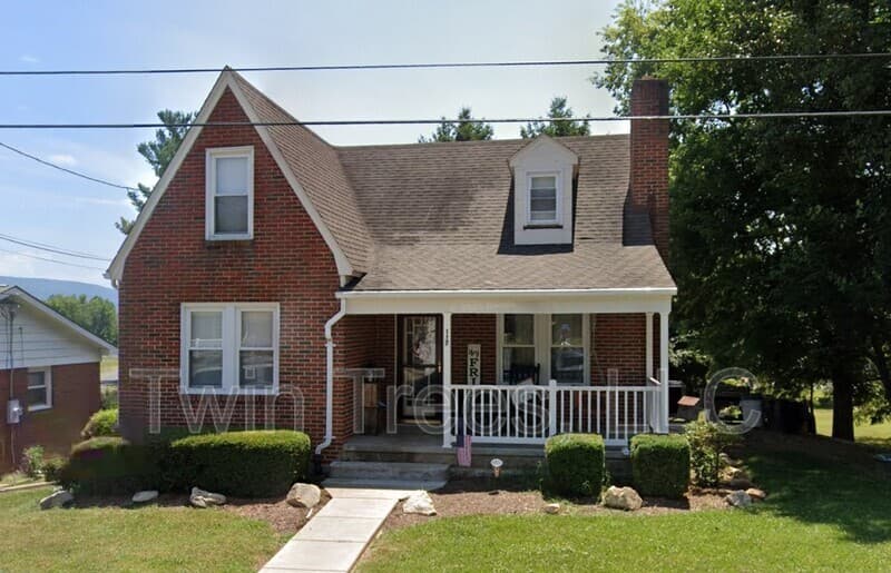 Mt Jackson House: 117 Shannon Dr
