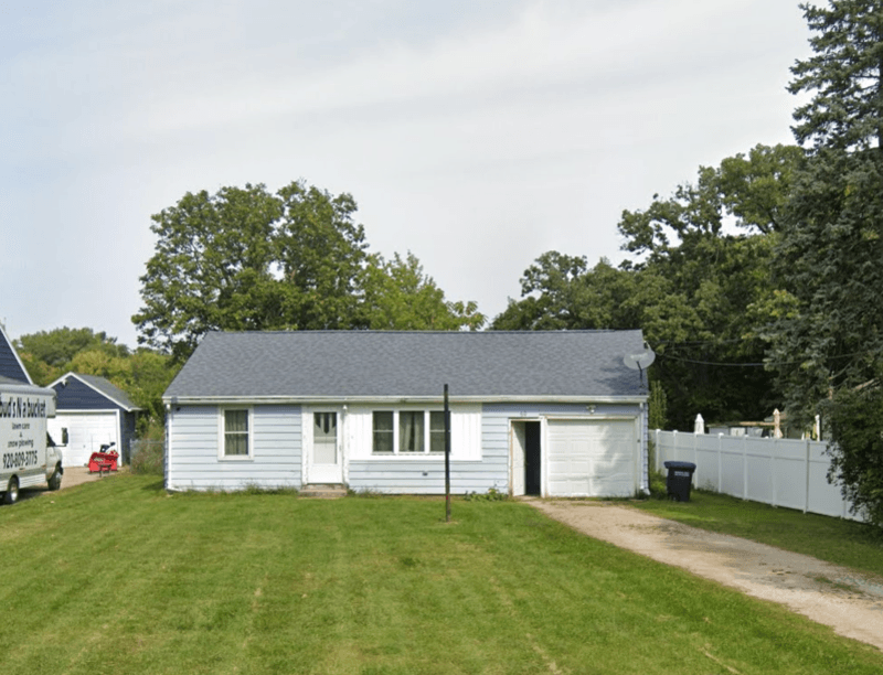 Oshkosh House: 60 Sennholz Court