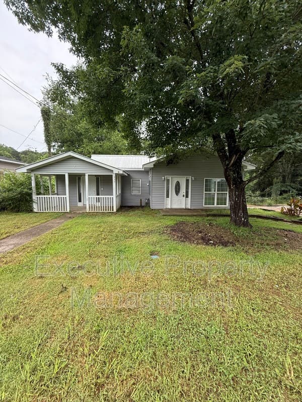 Graysville House: 335 1st Avenue