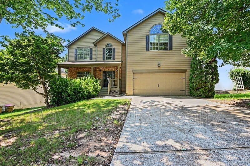 Suwanee House: 1230 Grey Rock Way