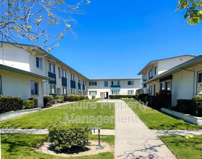 OXNARD Condo: 141 W HILL STREET