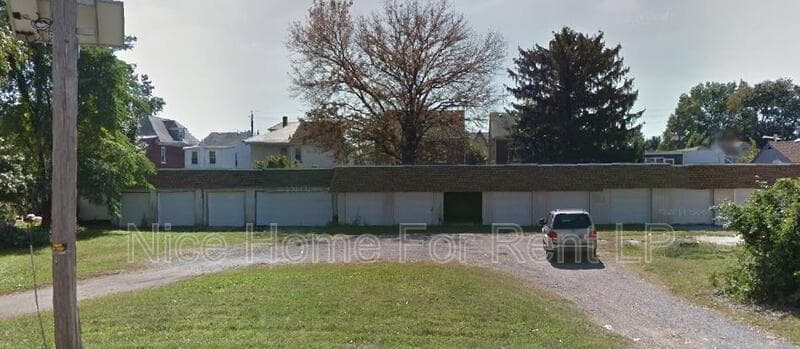Hamilton Condo: 2001 Genesee St Gar.#13