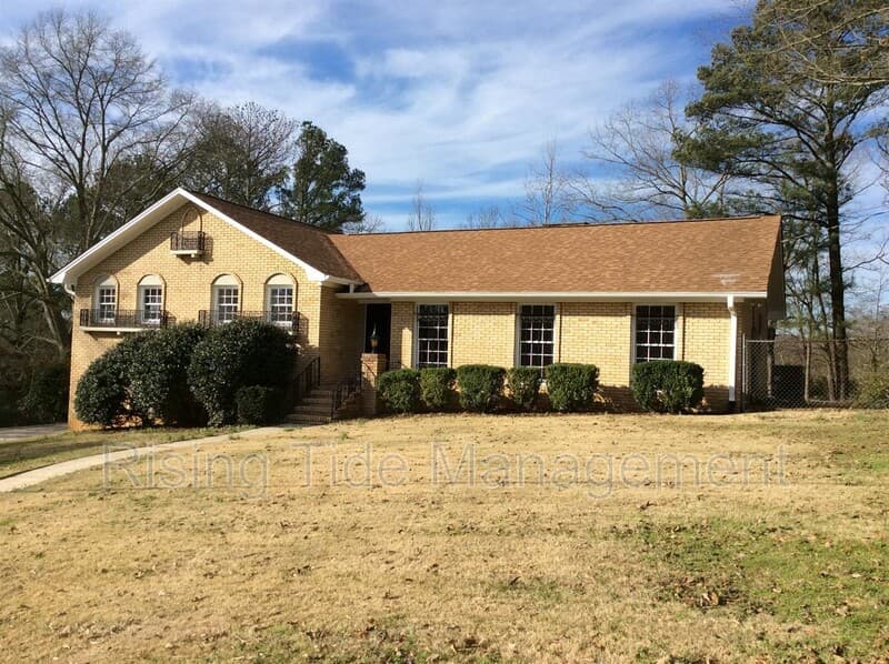 Birmingham House: 1430 Mohican Dr