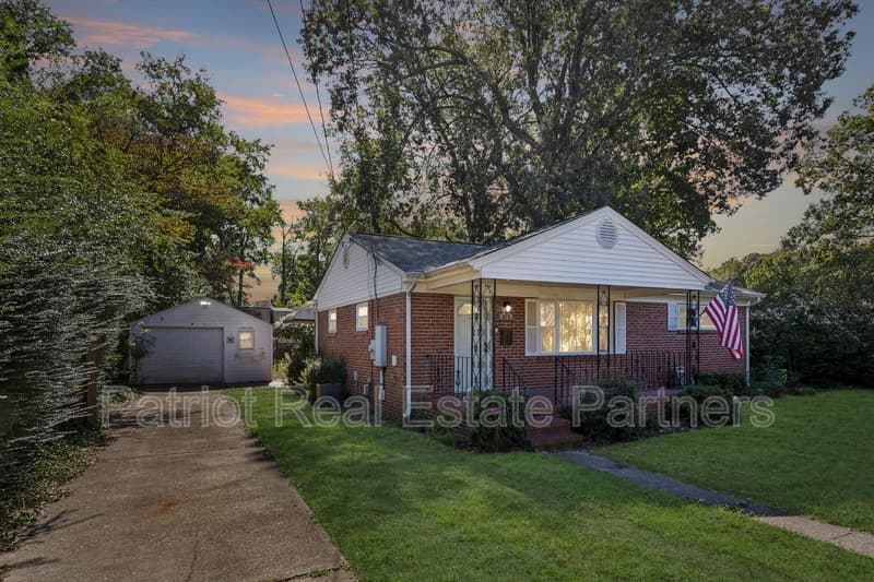 Norfolk House: 613 Beach View Street