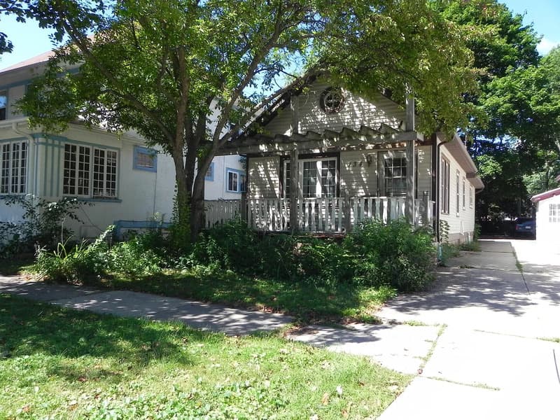 Green Bay House: 134 South Jackson Street